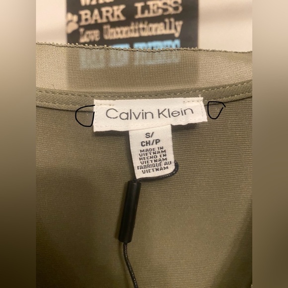 Calvin Klein green v neck blouse with puff sleeves NWOT - Picture 2 of 11